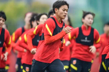中国女足队员王霜伤愈重返国家队-第1张图片